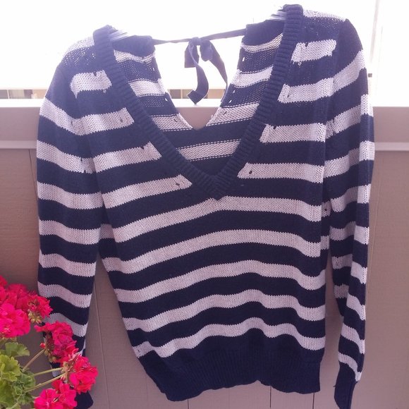 Beachy striped sweater - Picture 1 of 7